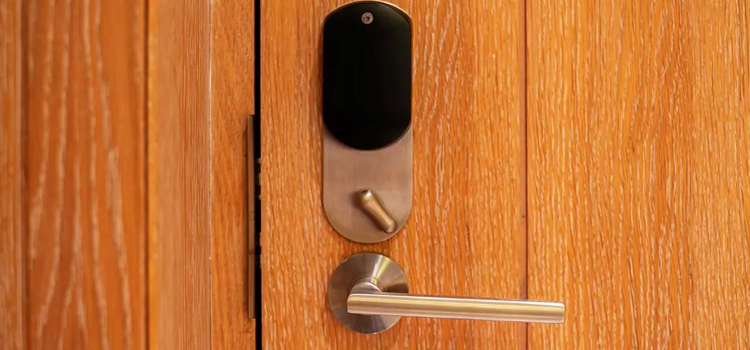 Automatic Locking Door Knob Santee